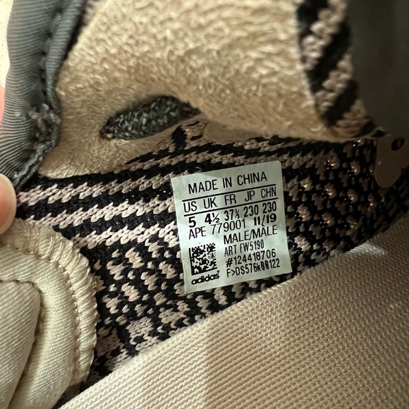 adidas Yeezy Boost 350 V2 - Picture 6 of 6